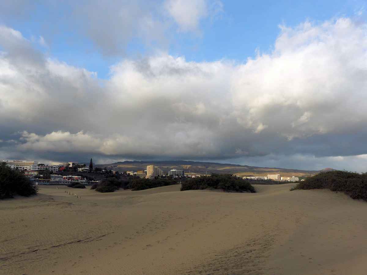 Dicke Wolken über den Bergen