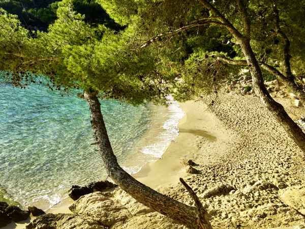 Einsame Bucht mit Sandstrand