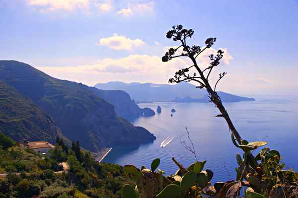 Blick von Lipari nach Vulcano