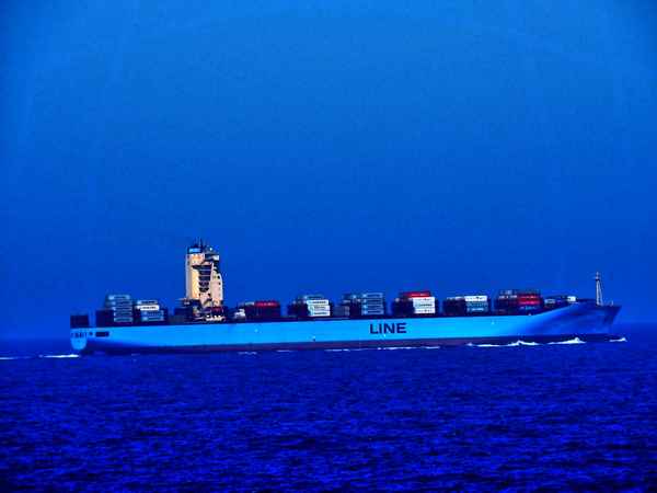 kleiner Containerfrachter