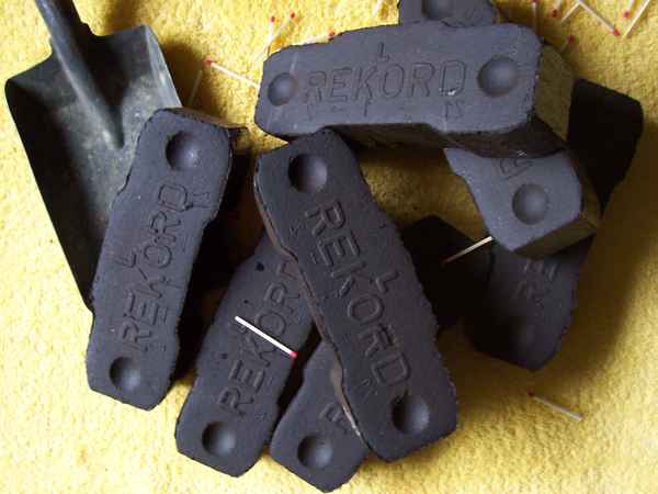 Eine Schaufel "Schwarzes Gold"...