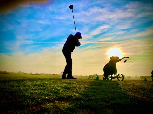 Golfspieler beim Fr&uuml;hsport