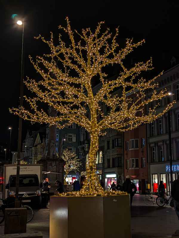 Moderner Weihnachtsbaum - 2025