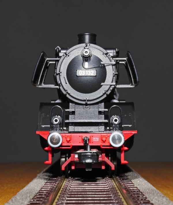 Der Zug kommt , . . . .