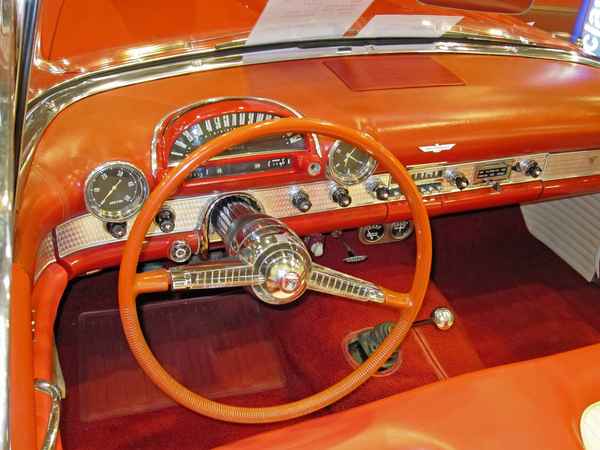 05_Ford Thunderbird 1955 Detail Amaturenbrett