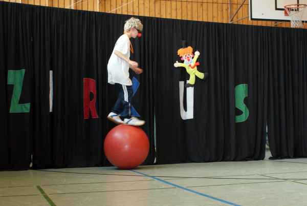 Schüler machen Zirkus