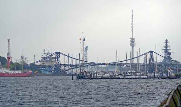 Kaiser-Wilhelm-Brücke . . .