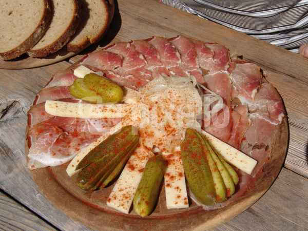 Brotzeit auf der Alm