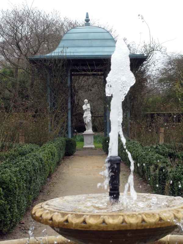 Verweile im Rosengarten....