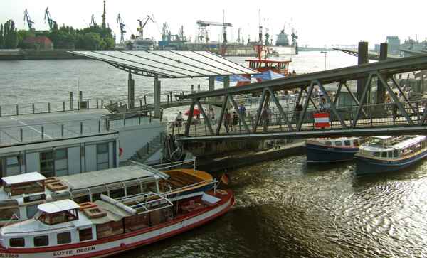 Hamburger Hafen Landungsbrücken