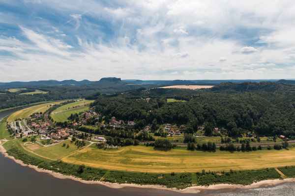 Blick von der Bastei im  Elbsandsteingebirge