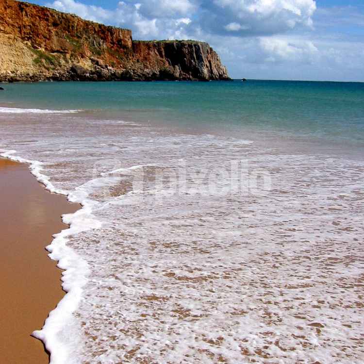 Strand mit Steilküste