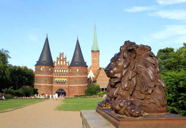 Löwe und Holstentor