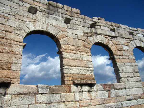 l'ala  der Flügel  (Arena di Verona)