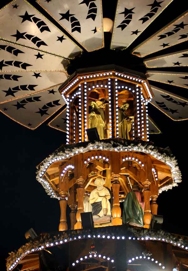 große weihnachtspyramide...teilansicht...