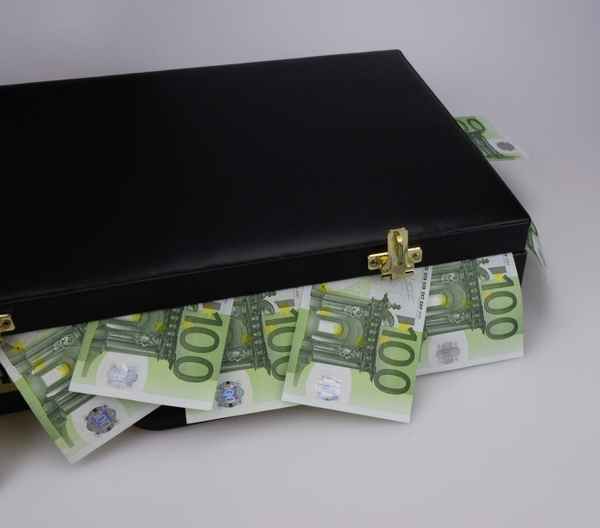 Geldkoffer, 100-Euro-Scheine, Koffer