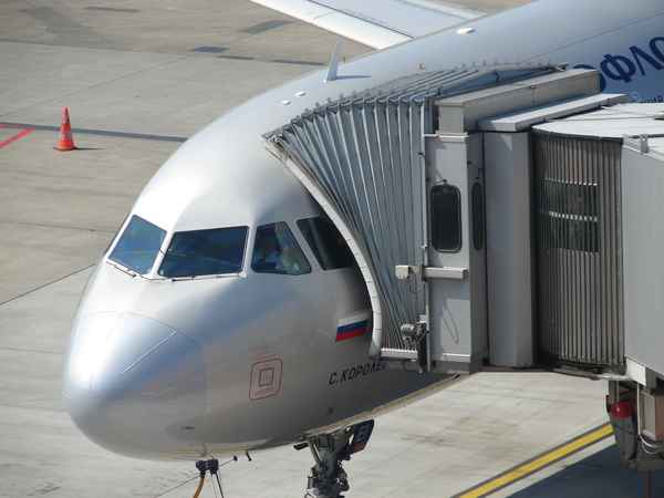 Bug eines Flugzeuges am Gate