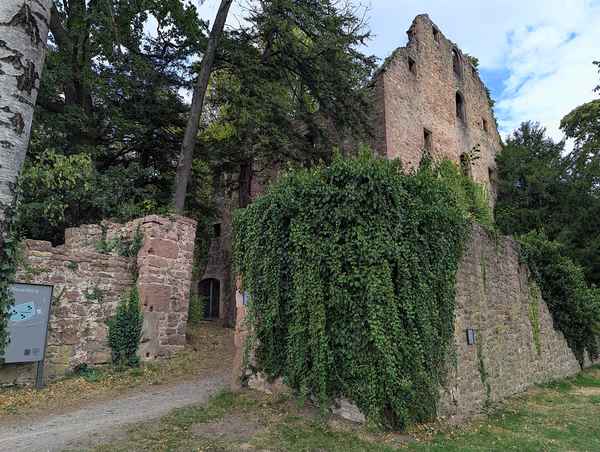 Vorburg zum Schloß Neuenbürg