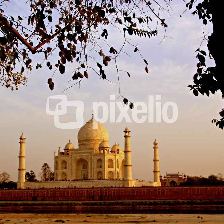 Sonnununtergang am Yamuna Flussufer gegenüber des Taj Mahal  4