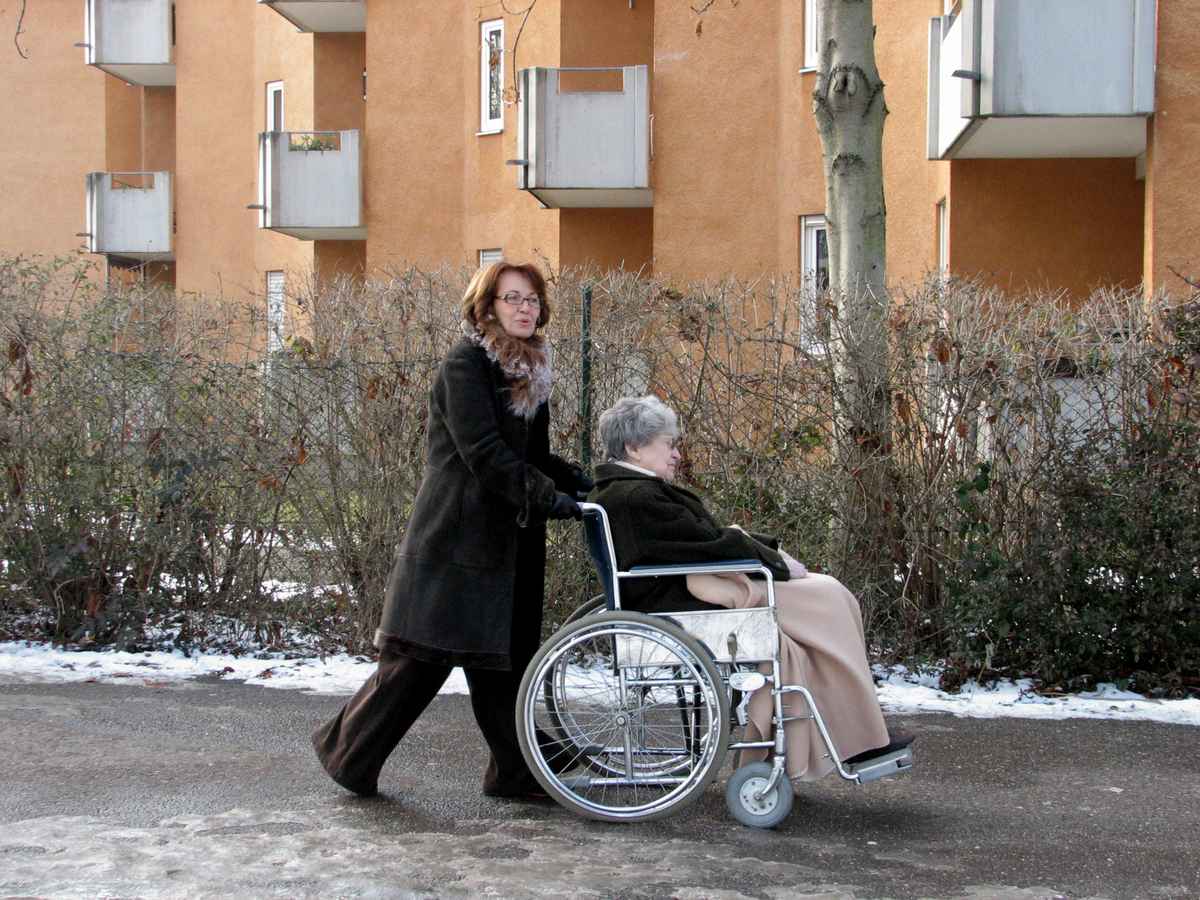 Altenpflege - Ausfahrt im Winter