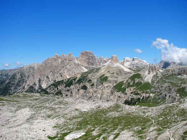 Dolomiten | UNESCO Weltanturerbe: Eine Panoramaaufnahme der Dolomiten.