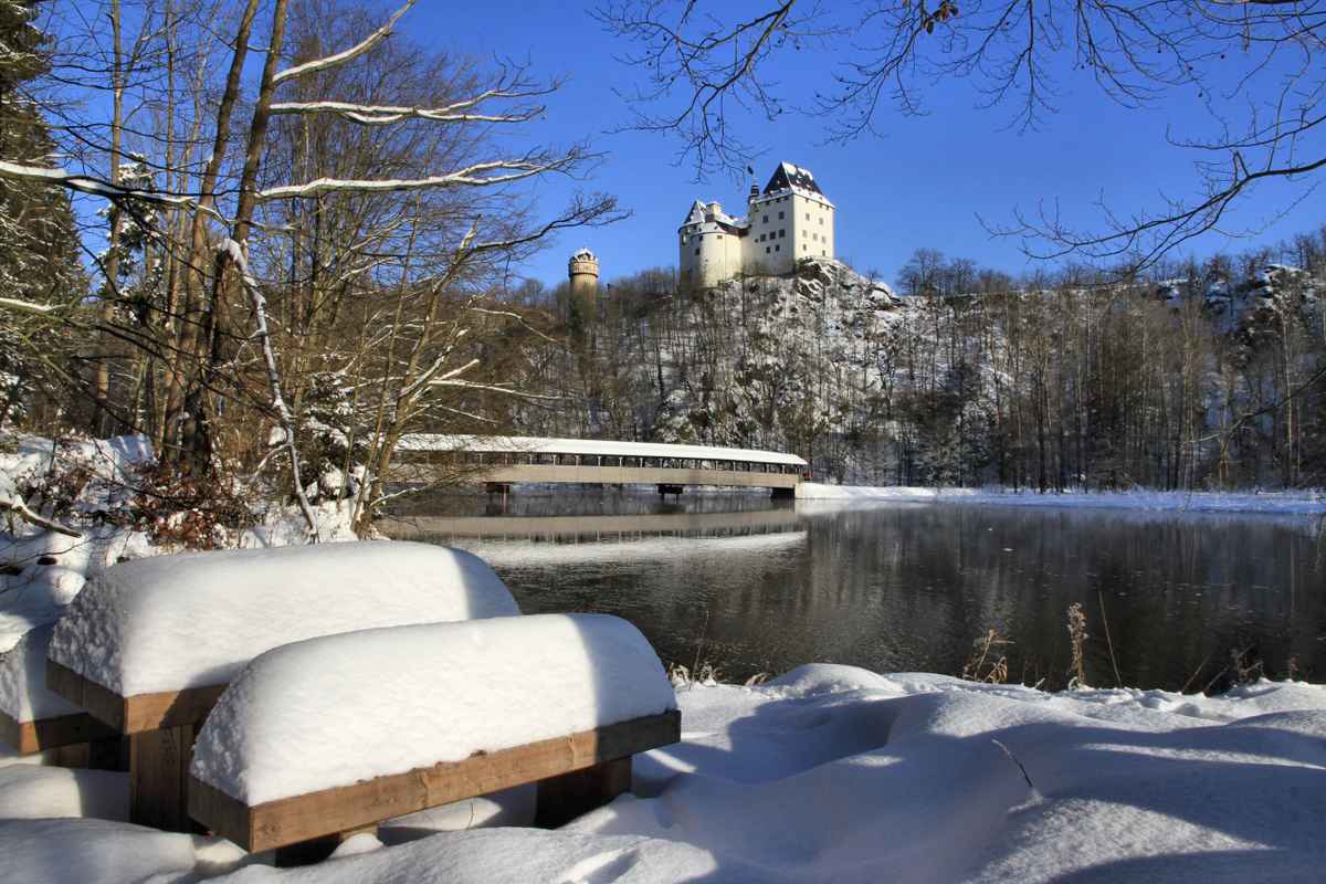 Schnee und Schloss Burgk