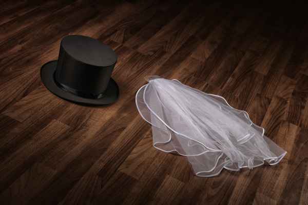 Zylinder und Schleier