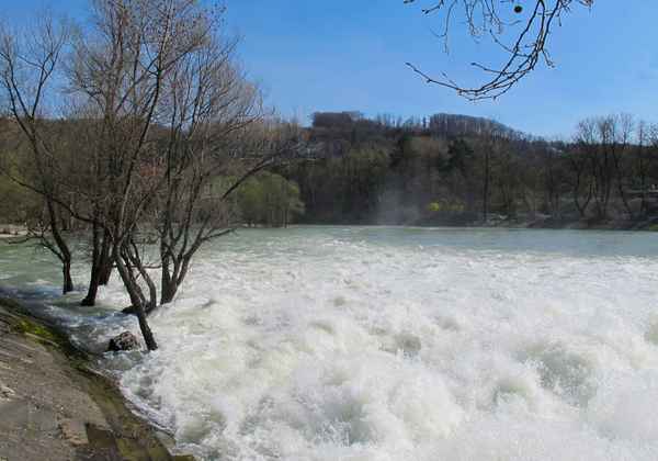 Tosendes Wasser