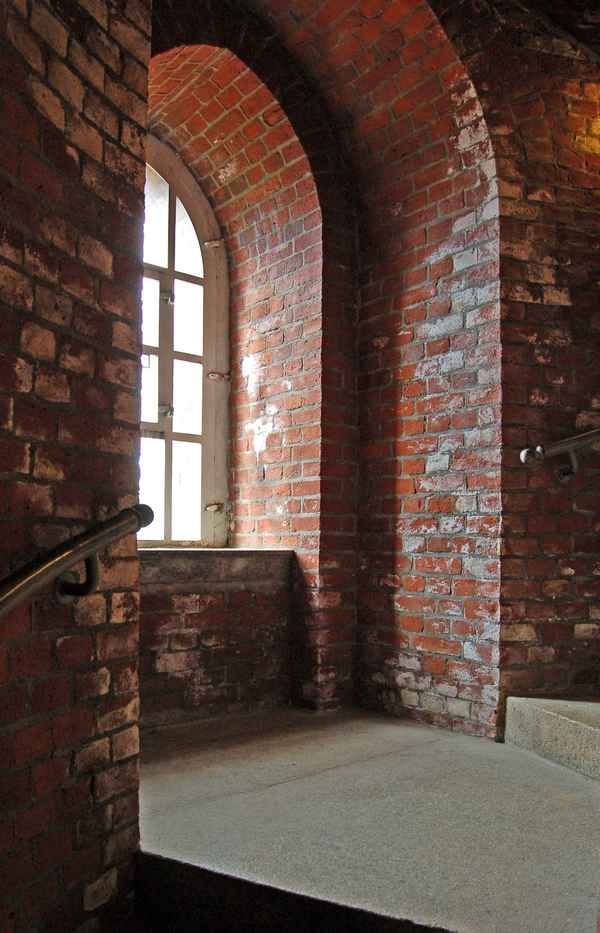 Ein Fenster des größeren Leuchtturms auf Kap Arkona (Rügen)