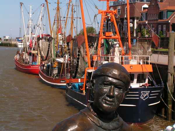 im Neuharlinger Hafen