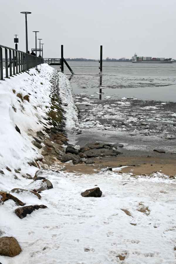 Blick auf die Winterelbe
