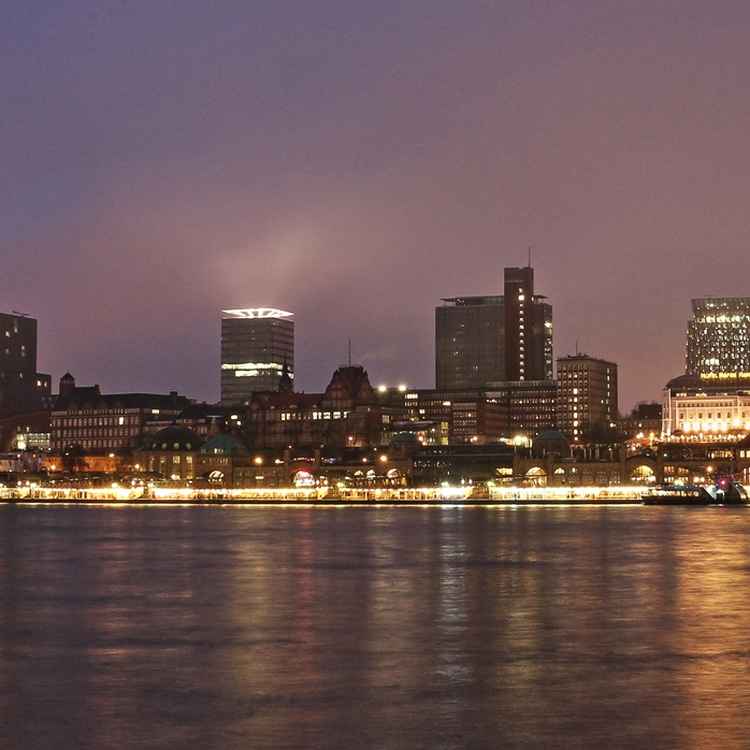 Hamburg Skyline bei Nacht
