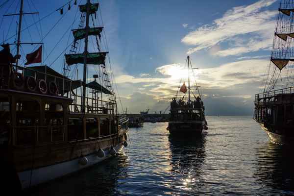 Ausflugsboote im Hafen von Antalya