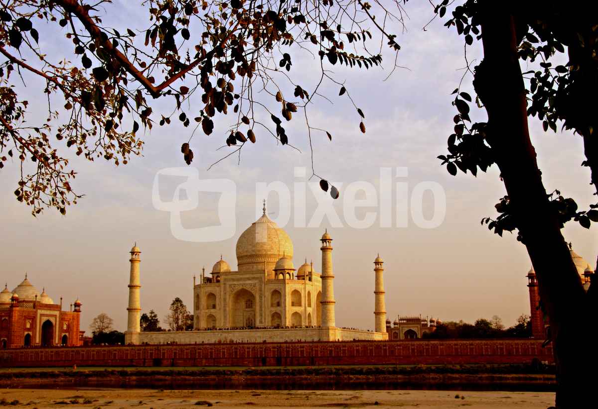 Sonnununtergang am Yamuna Flussufer gegenüber des Taj Mahal  4