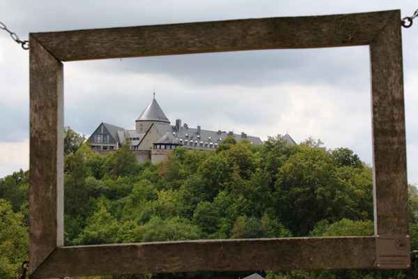 Schloss Waldeck eingerahmt