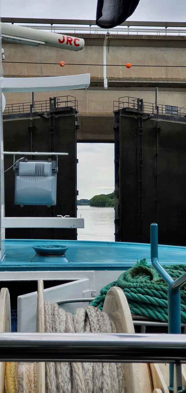 Flusskreuzfahrt: Schleuse