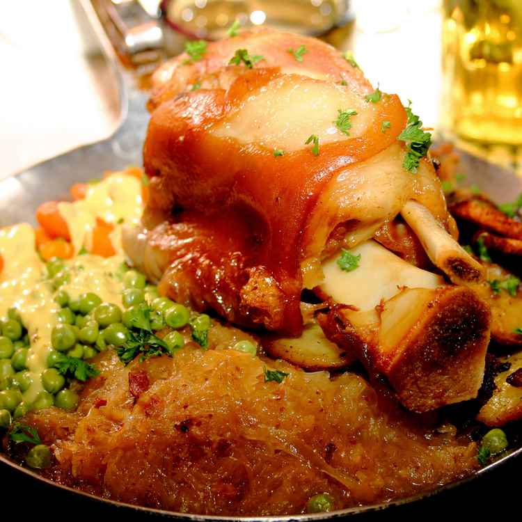 geschmorte Schweinshaxe