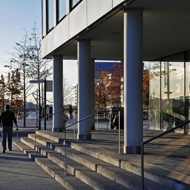 Herbstsonne am Grasbrookhafen