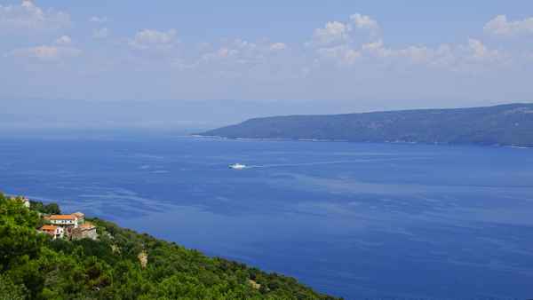 Blick über die Kvarner Bucht auf die Insel Cres