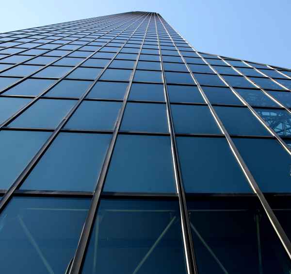 Glas- und Metall-Fassade