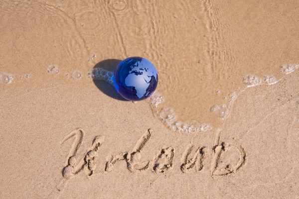 Urlaub mit blauer Weltkugel