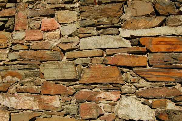 Textur Burgmauer im warmen Abendlicht