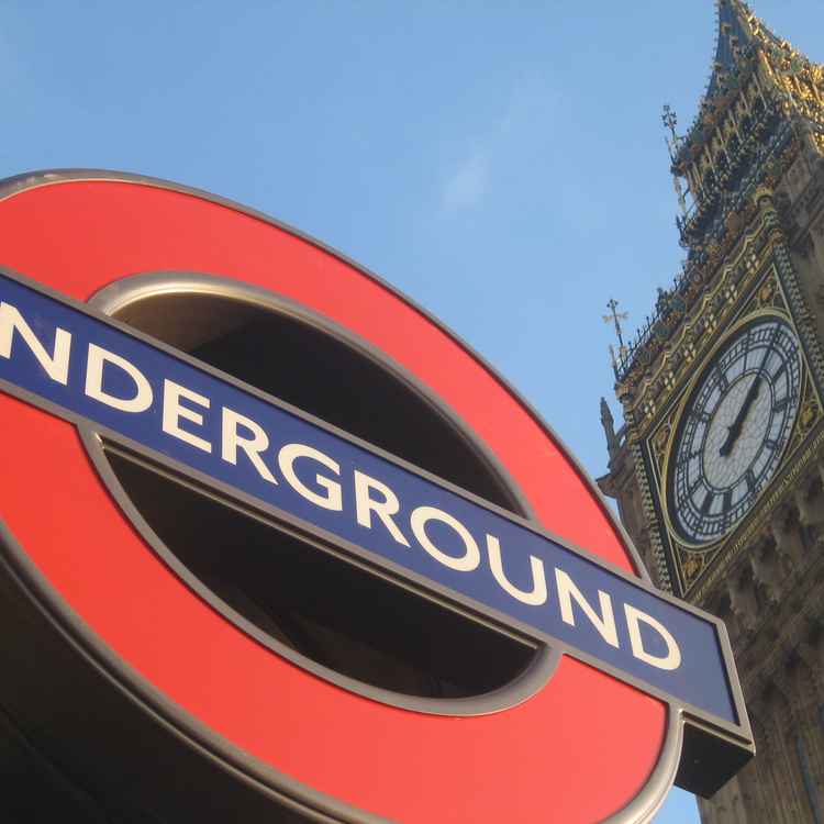 London Underground vor Big Ben