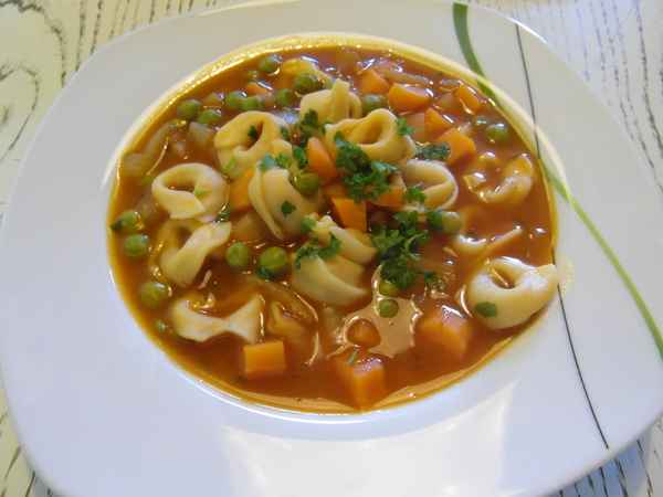 Tortellini-Suppe vegetarisch