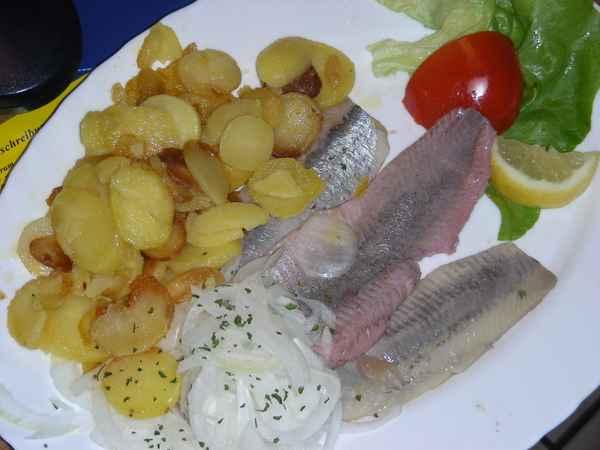 Matjes mit Zwiebeln
