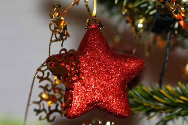 Ein roter Glitzerstern
