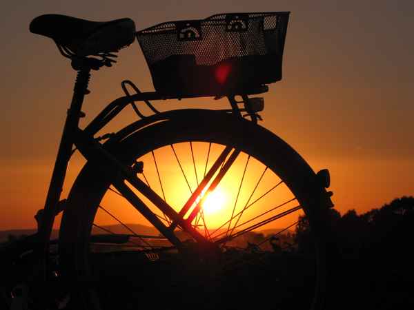 Fahrrad im Gegenlicht