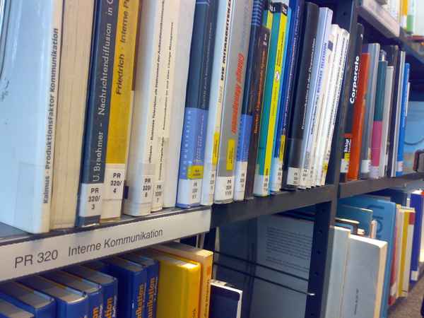 Fachliteratur Public Relations in Bücherei