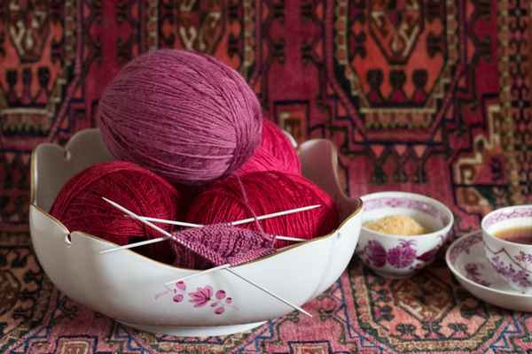 Stricken und Teetrinken