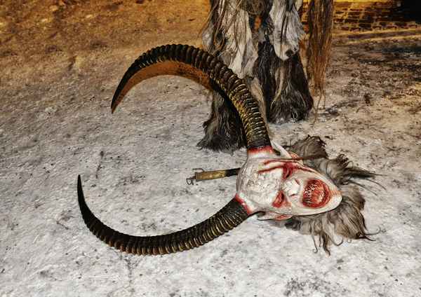 Krampusmaske, Krampus, Krampusumzug